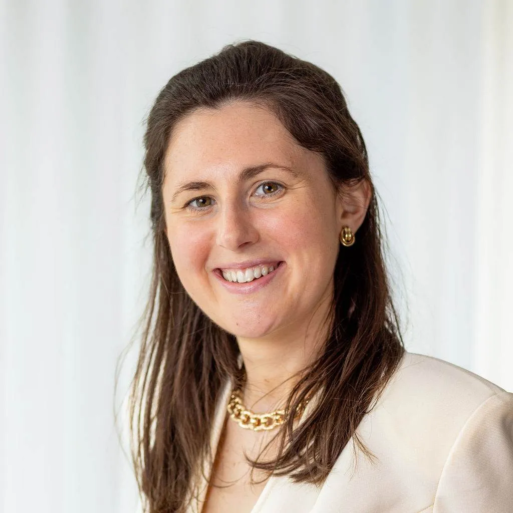 Headshot of Jenna Postlethwaite